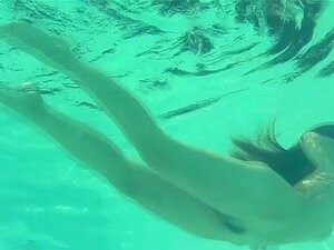 Perfekte Kurven unter Wasser