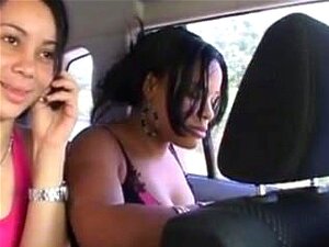 Zwei Amateur-Dominikaner-Süße werden von Touristen gefickt