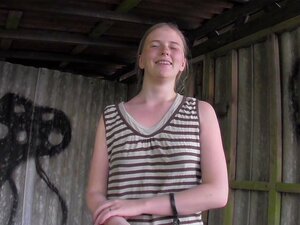 Amateur schatje in sexy lingerie levert privé porno,