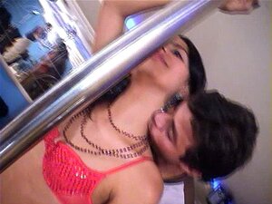 Транс стриптизета се јебе