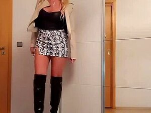 Tiefer Analverkehr auf allen 4 für eine deutsche Amateur-PAWG Vika