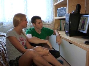 Ein sehr gutaussehender Fremder mit riesigem Schwanz kaufte diese
