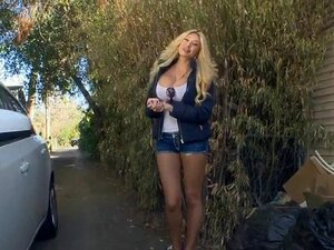 Нежан пушење и врућа секс сцена