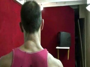 Schwuler Hardcore-Gloryhole-Sexporno und dreckiger schwuler Handjob 26