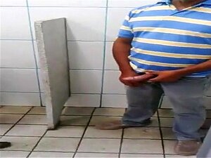 Segarsi nel bagno pubblico