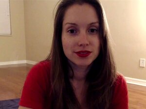 Ragazza webcam twerka e gioca con un dildo mentre parla sporco