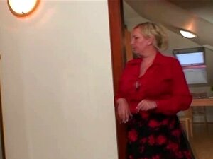 Zwei Handwerker ficken busty Oma