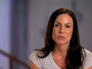 Ilkeät huorat nauttivat nelinpelistä punaisessa talossa, Ilkeät