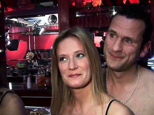 Gruppe notgeiler Swinger legt los mit ihrem Freak