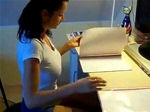 Professora alemã recebe um boquete de um estudante peitudo