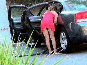 Mädchen wird in der Öffentlichkeit gefickt