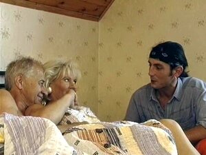 Reifes Paar mit einem jüngeren Typen