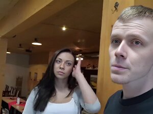 Hunt4K. Cuckold erlaubt es dem Typen, seine süße Freundin direkt im