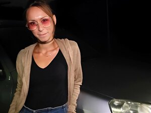 Dreißigjährige Jungfrau geht zum Swinger-Parkplatz und fickt das