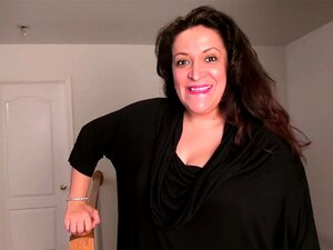 BBW MILF Nicolette Parsons reibt ihre nylonisierte Klit