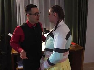 DEVIANTE - Snygg BBW-söt collegestudent med stora bröst och blek