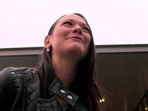 Uronite u svet neodoljivog zadovoljstva dok ova vrela ljepotica divlje