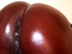 Schwarze Schlampe steht auf unergründliches Anal-Gaping &