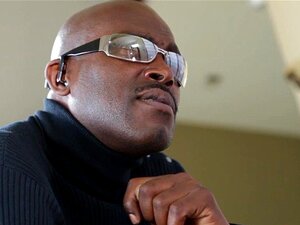 LexingtonSteele Asa Akira wird von einem riesigen schwarzen Schwanz in