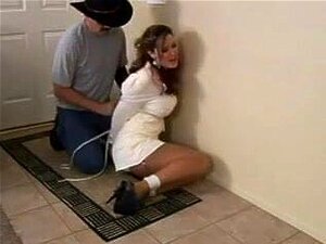Donna a casa invasa