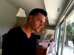 Spaanse regisseur laat zien hoe makkelijk het is om deze brunette