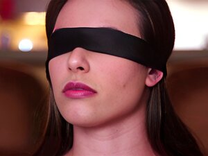 Neue Empfindungen - Hotwife wird von ihrem Ehemann mit verbundenen