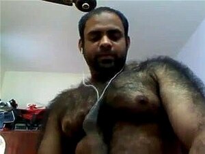 Pelzüberzogener Typ aus Indien vor der Kamera, kein Sperma