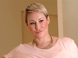 Freche Stiefmutter teilt den Schwanz ihres Stiefsohns mit seiner