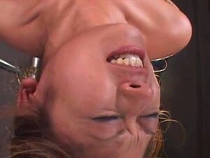 Scena di bondage asiatico con sospensione della corda