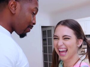 Die kleine Süße Riley Reid trifft auf einen Monster-Schwarzen