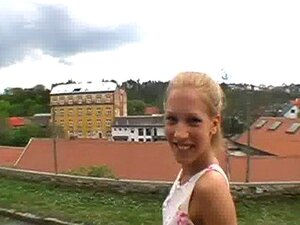 Wilder Sex in einem verlassenen Gebäude