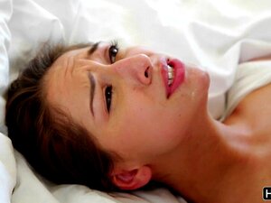 Großer Schwanz für die schlanke Sara Luvv. Massiver Schwanz für die