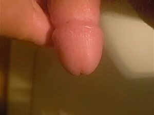 Kleine Schwanzmasturbation mit Cumshot