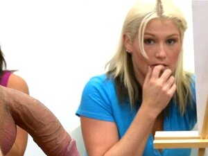 Babes geben schöne Blowjobs. Schöne Hotties in Kleidung streicheln