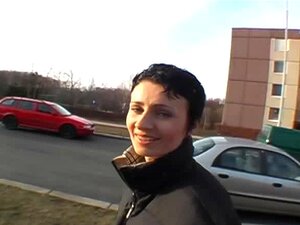 Не говори енглески, али јебе за кеш