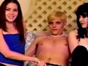 Amatori retrò scopati in un trio