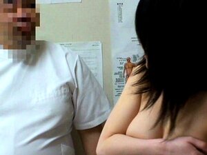 Charmante japanische Babes werden massiert und sexuell befriedigt