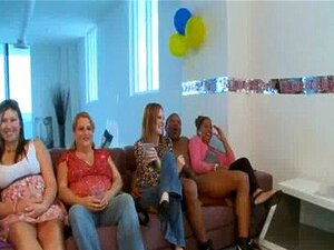 14 spogliarelliste vengono scopate alla festa del sesso cfnm 54
