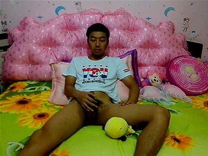 Blonder Twink wichst und spritzt vor der Webcam VID 20160705 123418