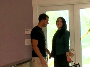 Pussyhämmern für eine MILF. Nonstop und leidenschaftliches