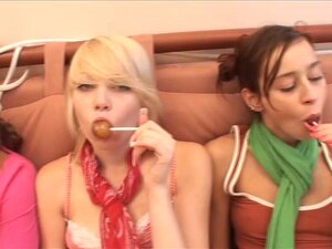 Täysi-ikäinen Söpöläinen Lesbo Babes 7,
