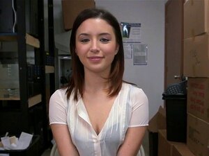 Amateur-Babe-Casting-Fick. Amateur-Babe fickt und reibt ihre Muschi