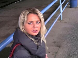 Bitch STOP - Blonde tschechische MILF wird im Auto gefickt