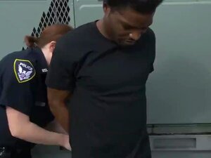 Rothaarige MILF mit großem schwarzen Schwanz und frischem Paar beim