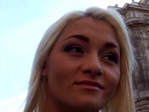 Süße Amateur-Blondine Eurobabe wird dafür bezahlt, dass sie Sex