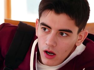 Emma's prachtvolle Hintern verführt ihren betörenden Stiefsohn, und