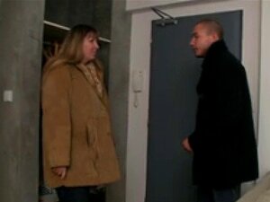 Typ lädt dicke Dame zum Ficken ein