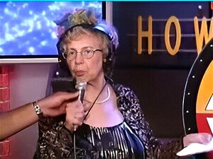 Erleben Sie die sinnliche Verführung einer 81-jährigen Oma, die in