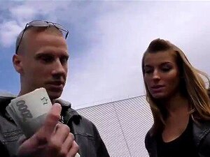 HUNT4K. Cuckold erlaubt blondem Mädchen, fremden Schwanz für Geld zu