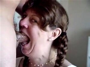 Mamma Deep Face Holes Stiefväter Knöpfen an die Filmszene, Reife